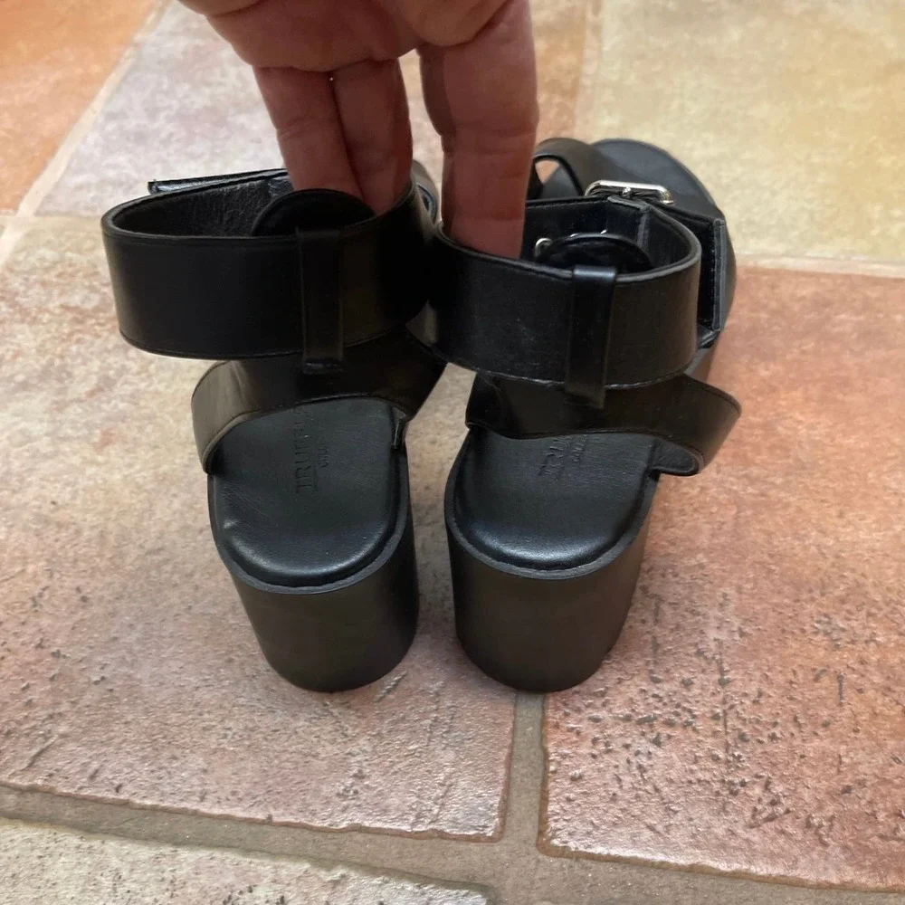 TRUFFLE CHUNKY BLACK SANDAL SIZE 40